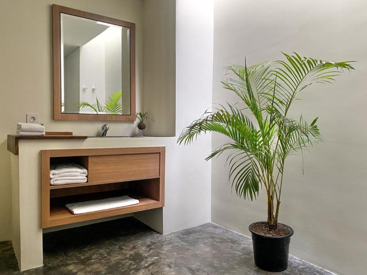 Ayom Suite Матарам Екстериор снимка